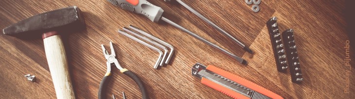 Hammer, Zange, Schraubendreher und weiteres Werkzeug